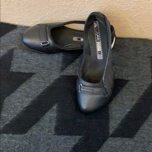Puma flats